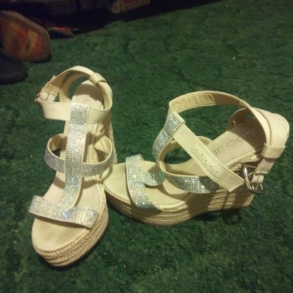 Ladies 7.5 Sandals